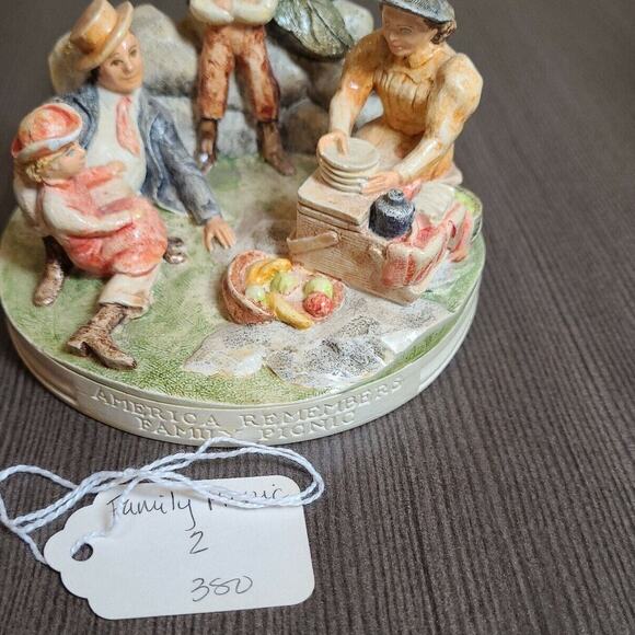 Vintage 1980 Figurine Sebastian Miniatures Family Picnic SML380 (#2) - Picture 9 of 9